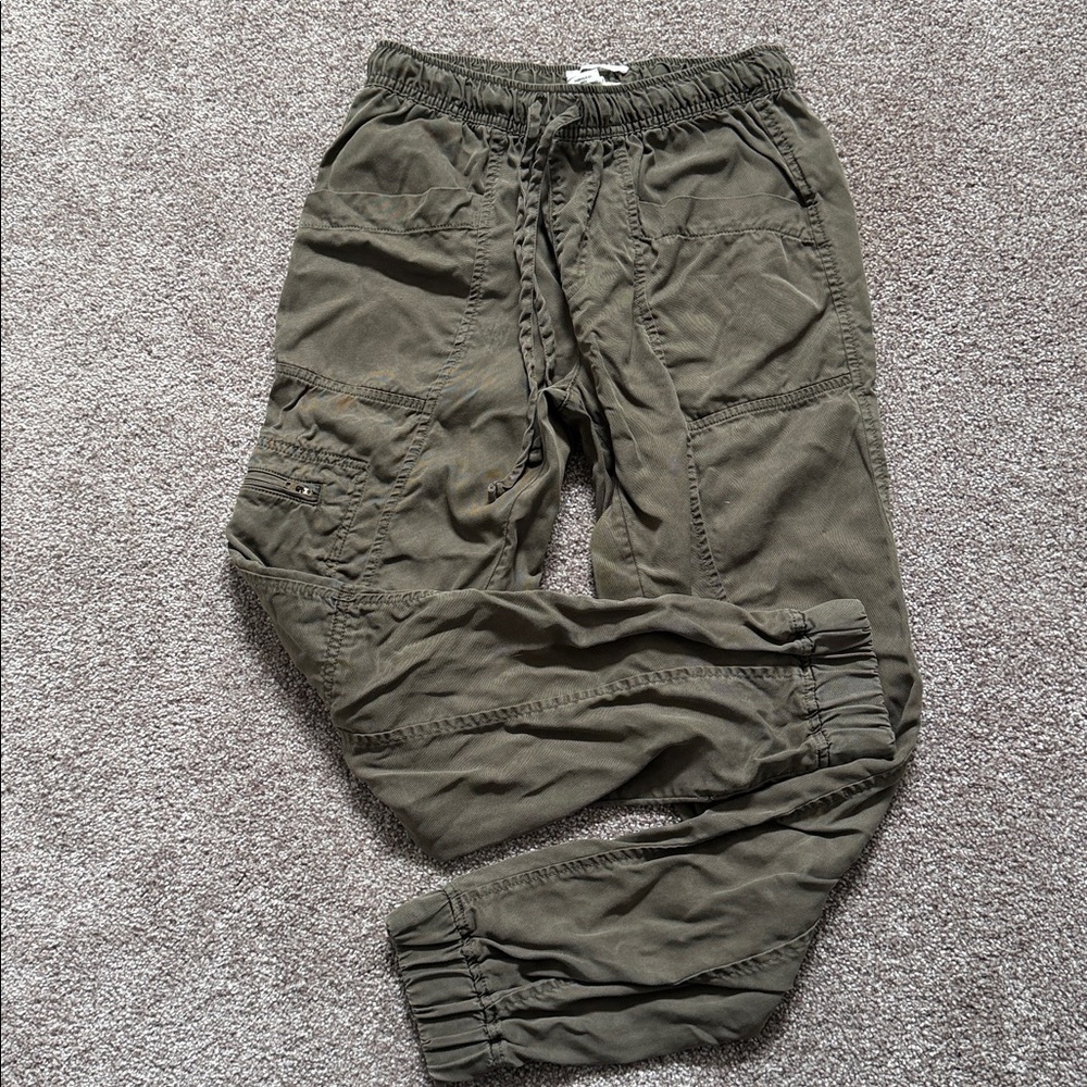 Nicole Miller Cargo Pants with lots of pocket in dark olive green size small